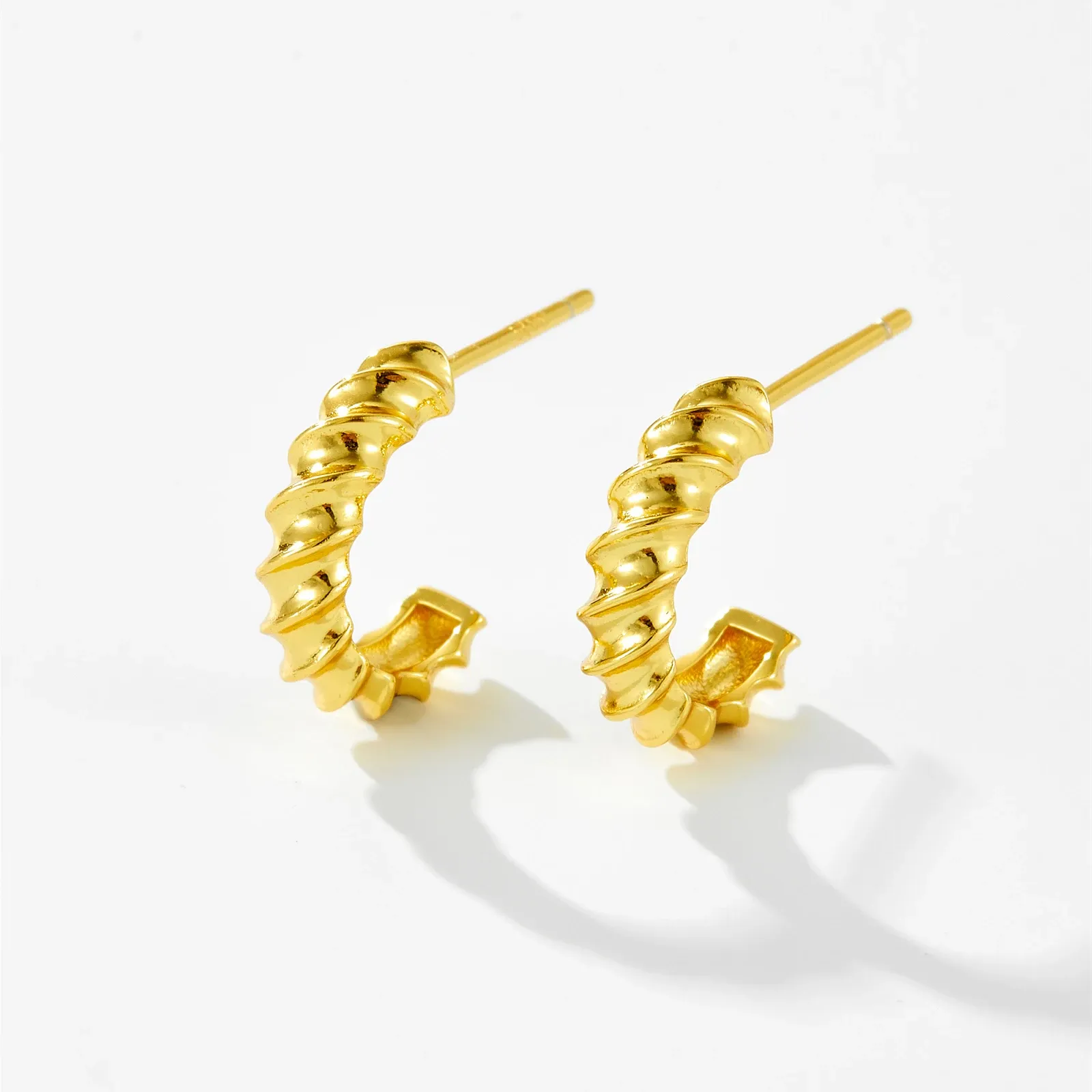 ANDYWEN 925 сребърни кръгли халки с усукана златиста линия и CZ