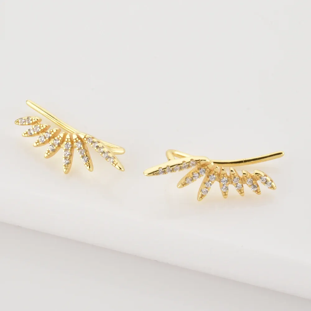 Фини сребърни обеци тип „катерещи“ с циркон и винтов гръб