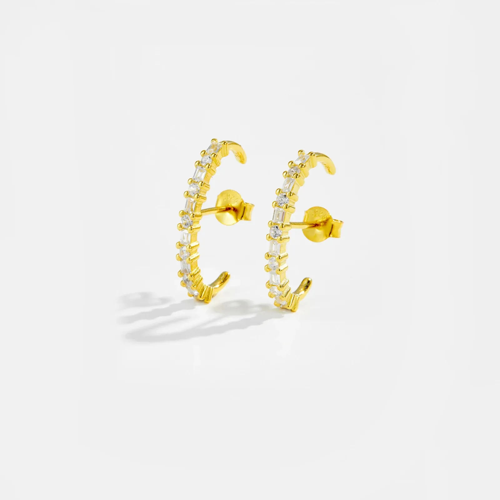 Златисти сребърни обеци с циркон и винтов гръб ANDYWEN