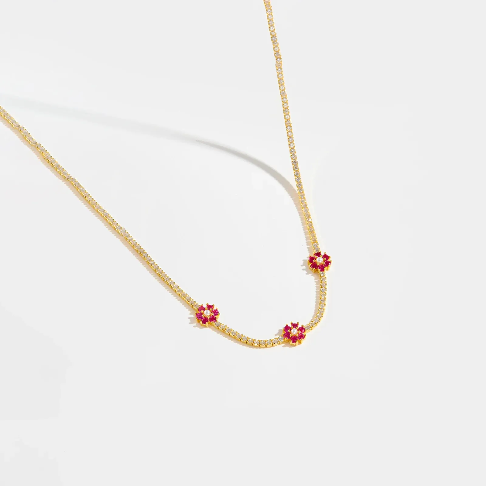 Фино златисто чокър колие от 925 сребро с кръгъл циркон