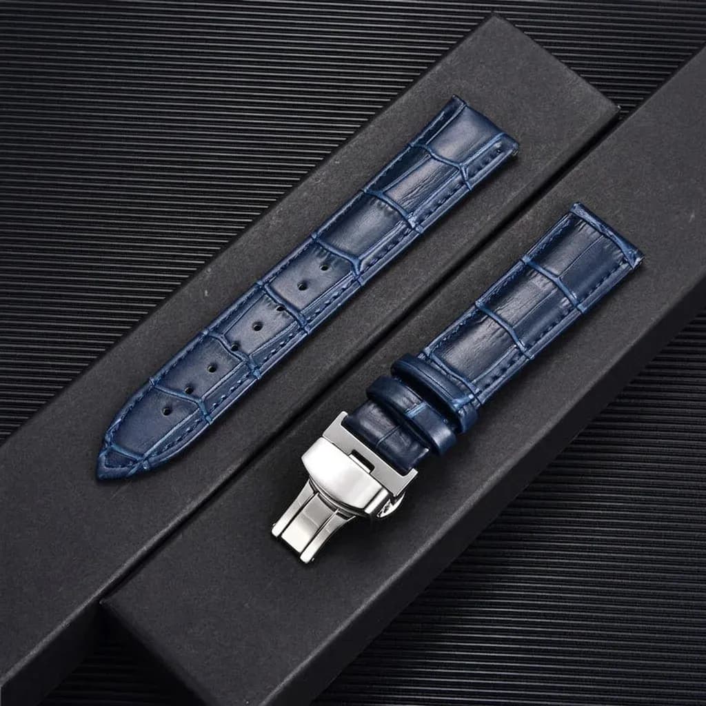 Тъмносиня кожена каишка с butterfly закопчалка