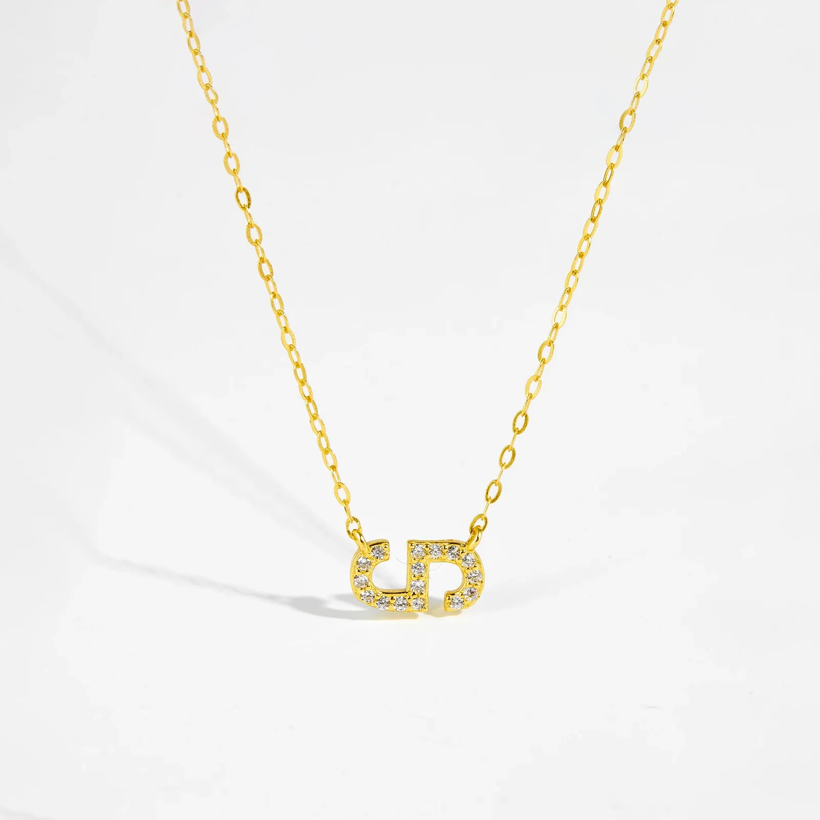 Фино асиметрично колие от 925 сребро с циркон и позлата