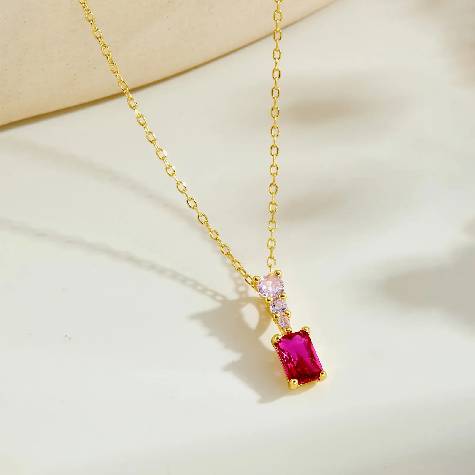 Геометрично сребърно колие с цветен циркон ANDYWEN