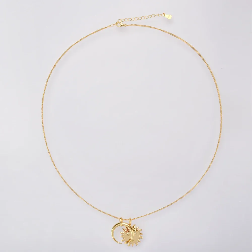 Сребърно колие с луна и слънчогледов медальон