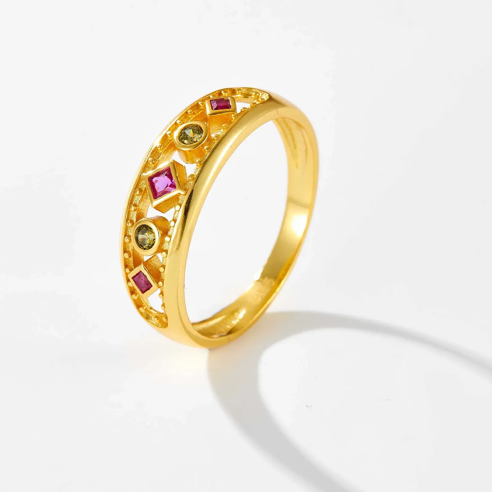 Регулируем сребърен пръстен с четири циркония и ретро характер