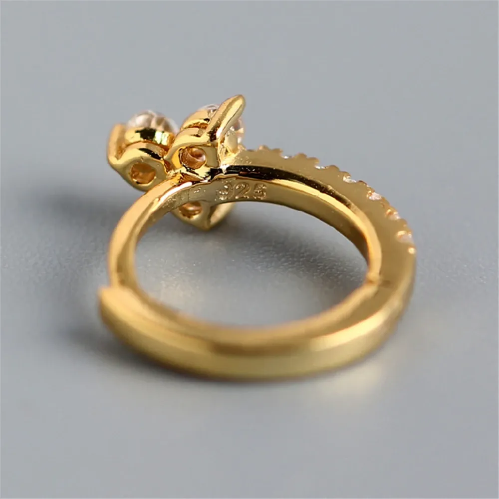 Деликатни сребърни хъги обеци с три циркония