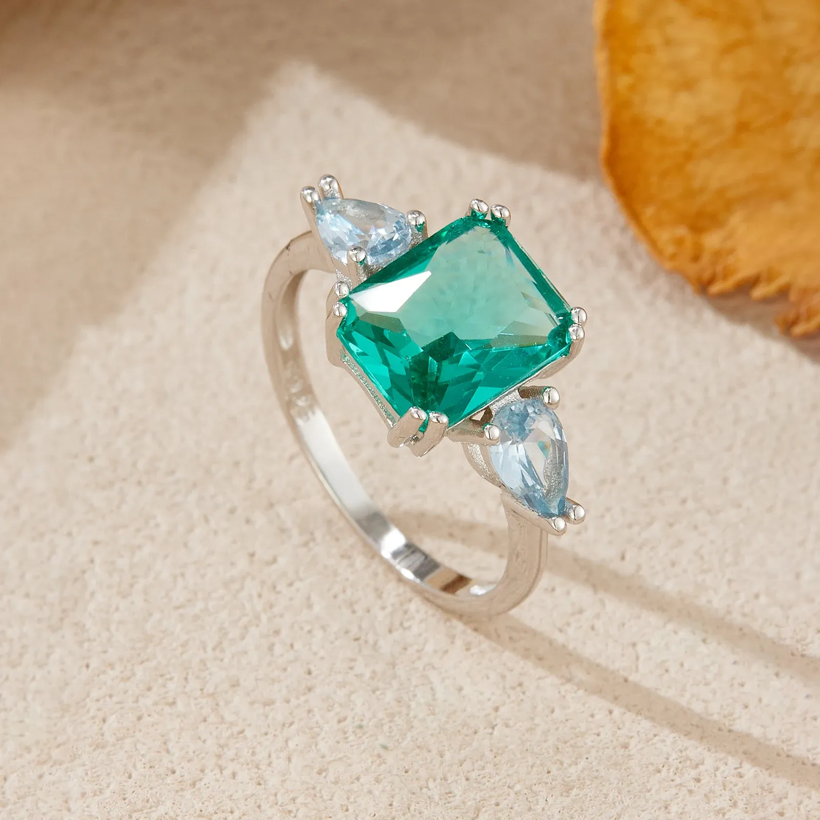 Елегантен геометричен пръстен от 925 сребро с циркон и сертификат