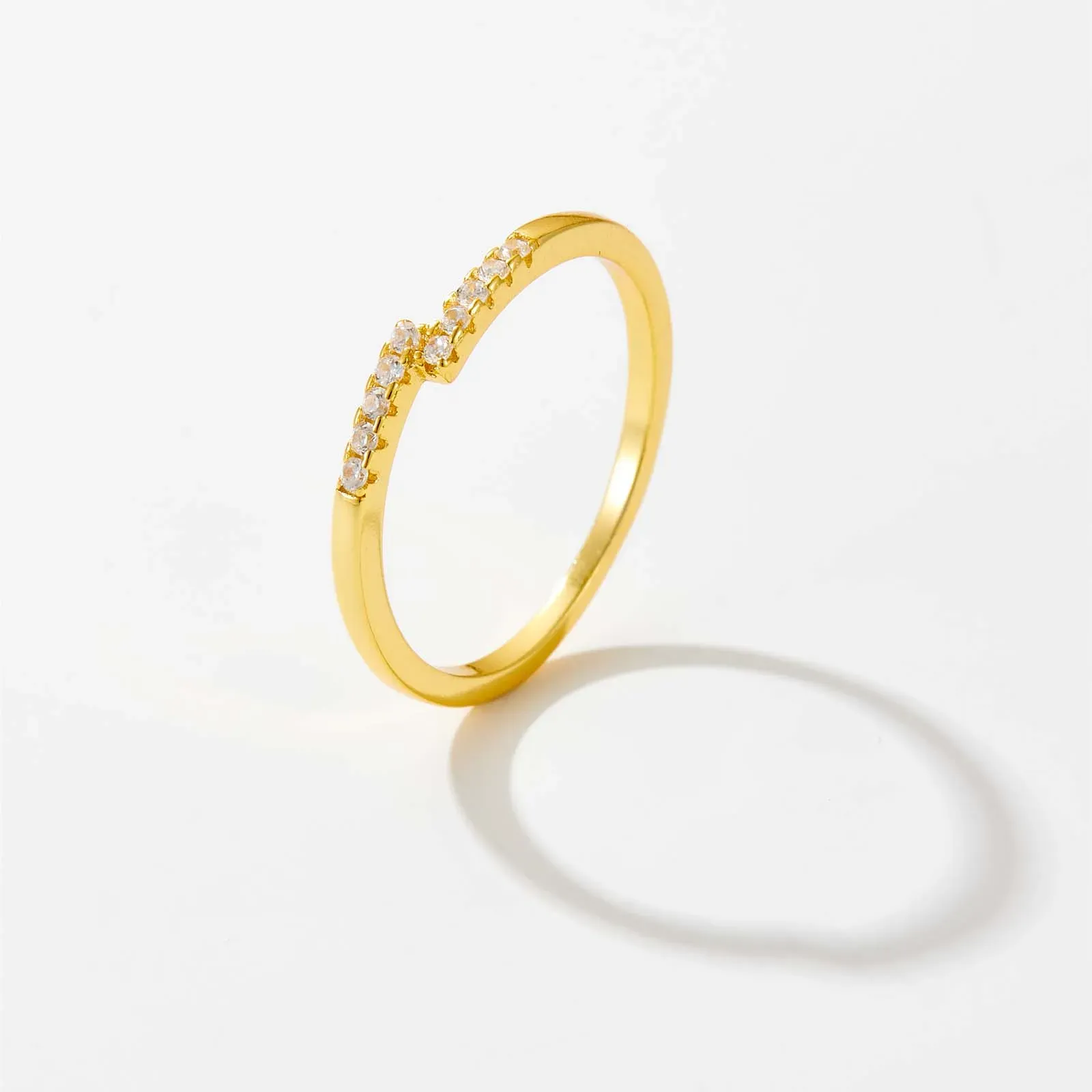 Фин регулируем пръстен от 925 сребро с позлатен кръст и циркон