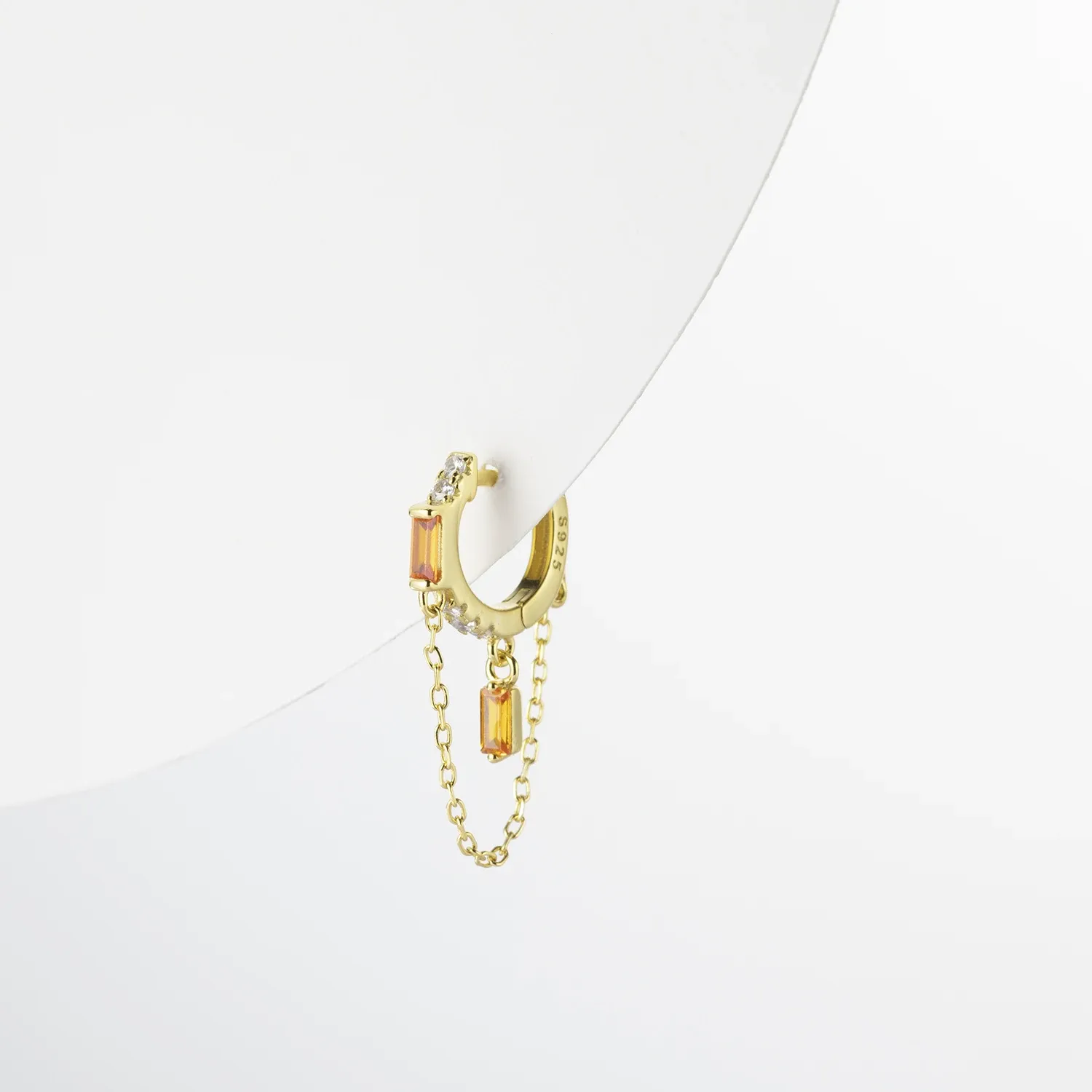 Фини висящи обеци от 925 сребро с позлатен акцент и зелен циркон