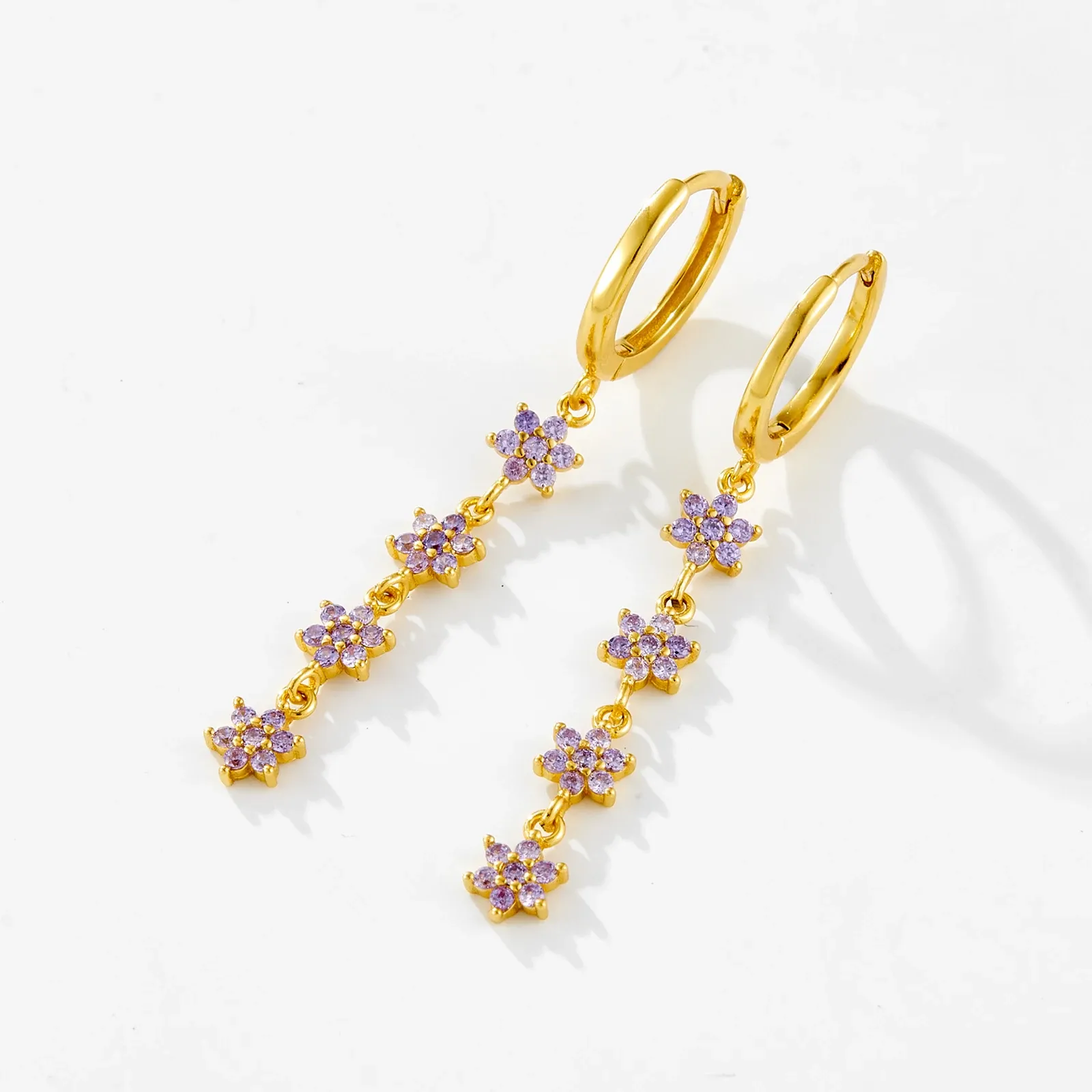 Финни сребърни обеци с лилав циркон и капковиден силует