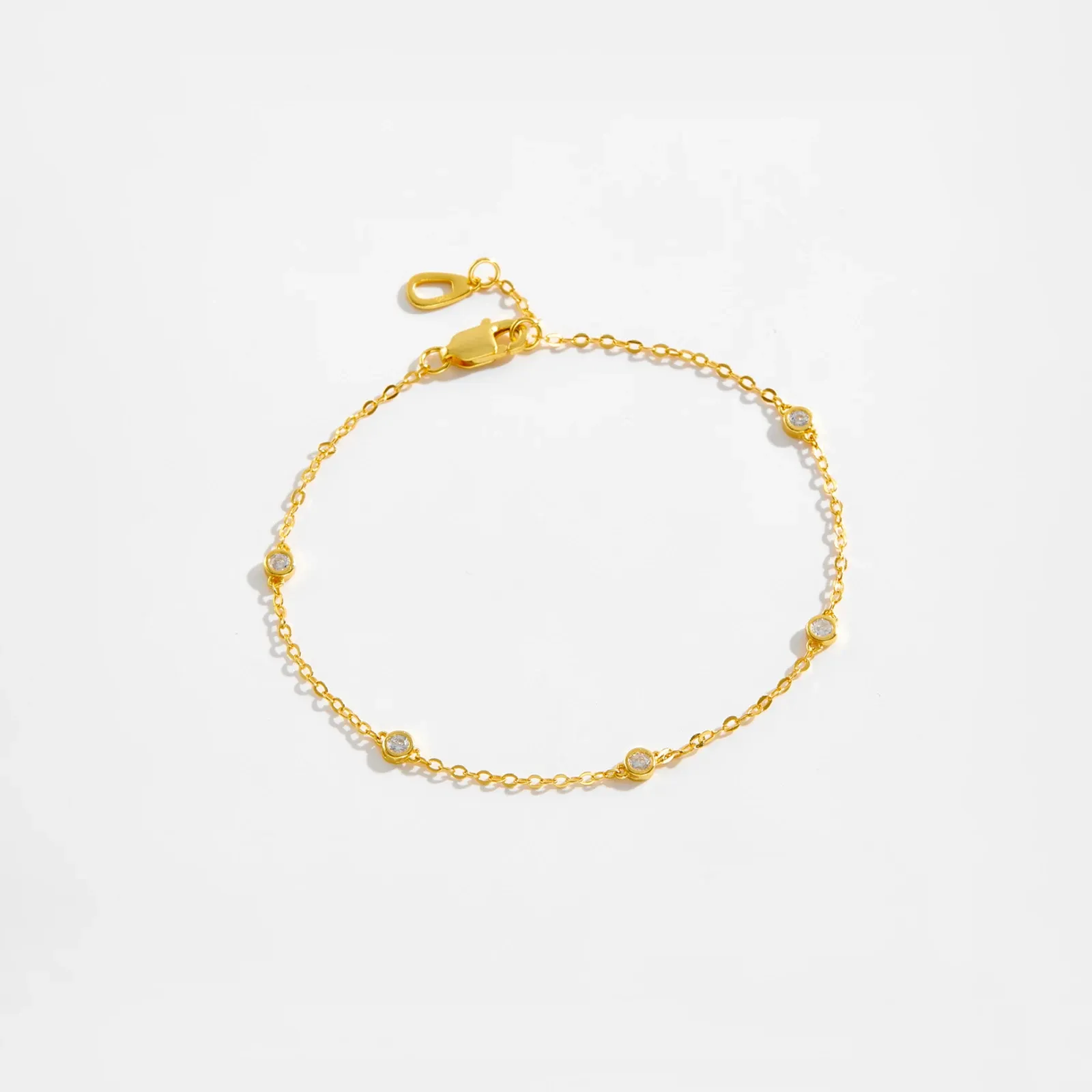 Фина позлатена гривна от 925 сребро с циркон и кръст