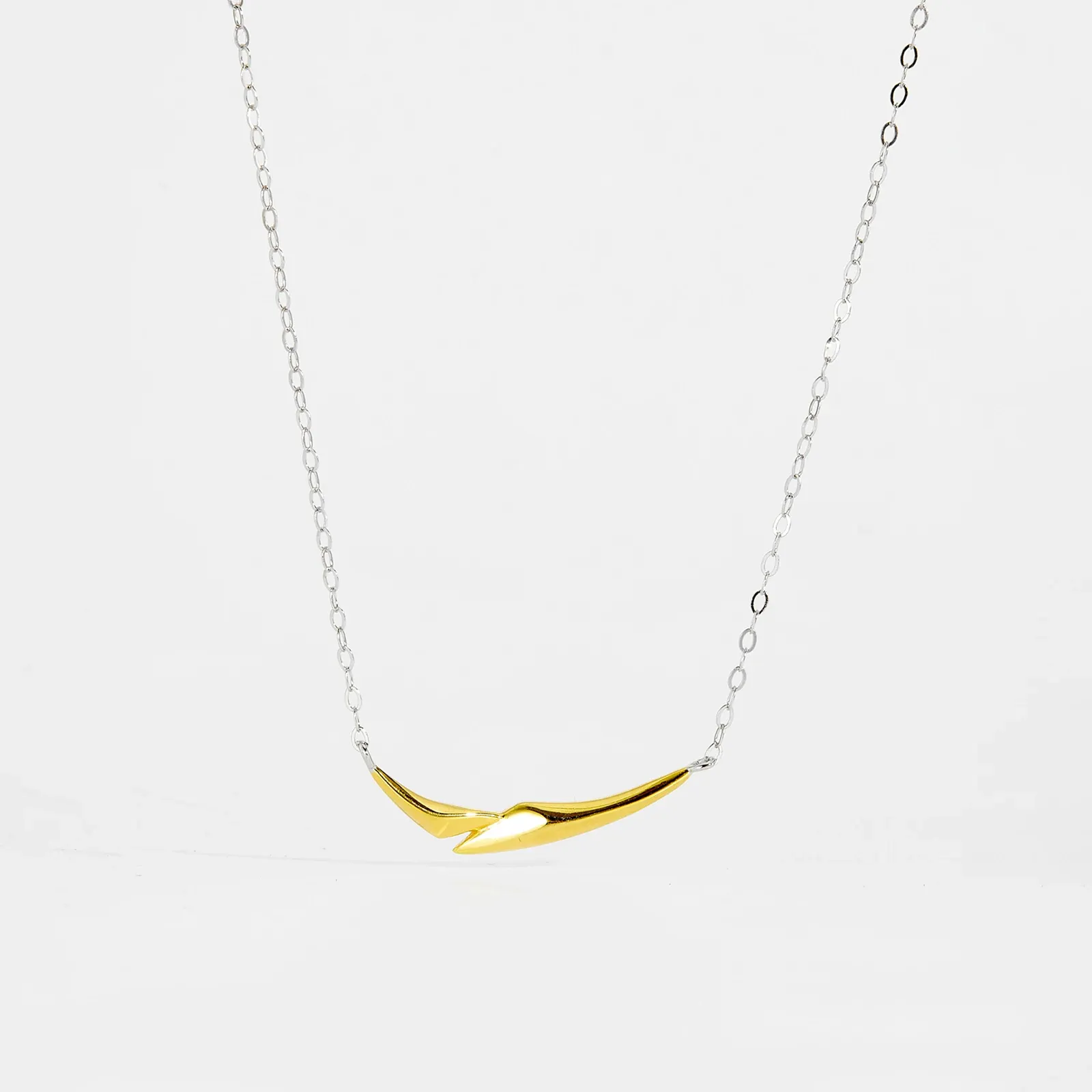 ANDYWEN 925 сребърно златисто чокър колие с гладък 22 мм медальон