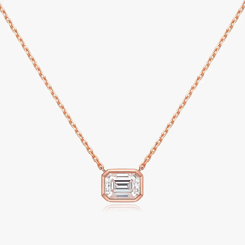 Сребърно колие с моисанит 2 карата и позлатен завършек Oevas