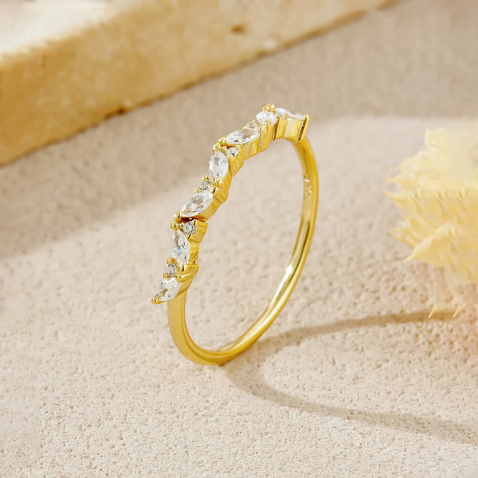 Фин сребърен пръстен с листен мотив и циркон ANDYWEN