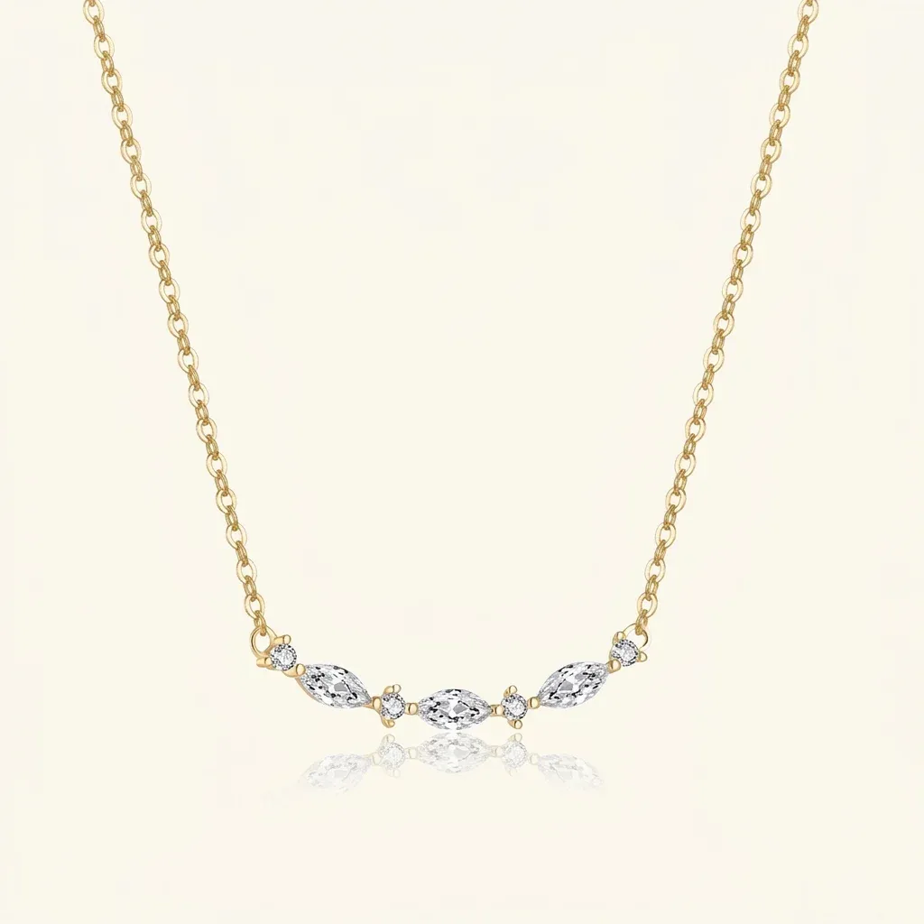 Фино златисто колие с маркизов циркон
