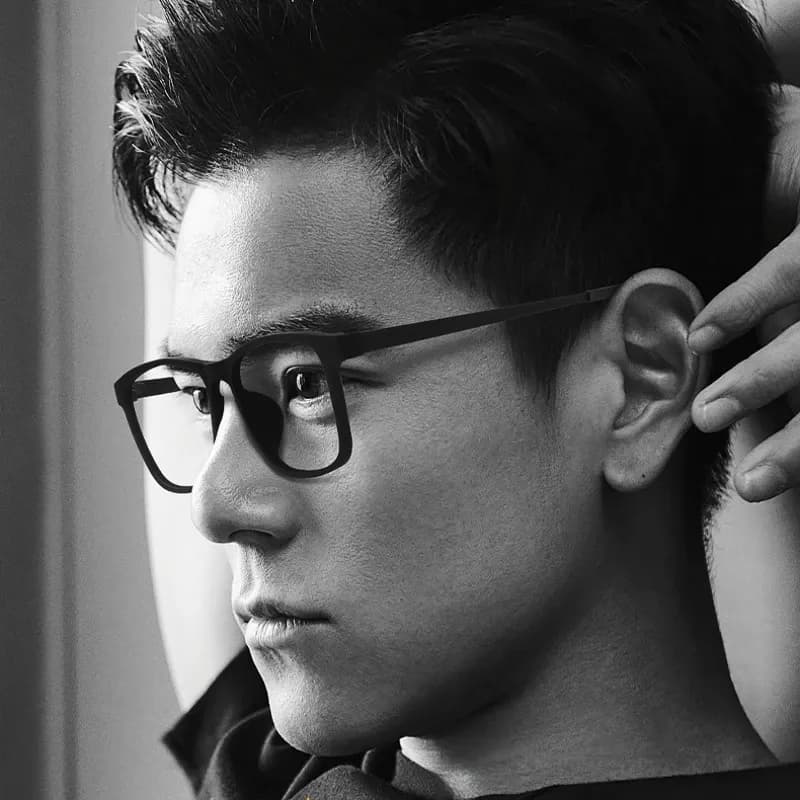 Ултралек квадратен рамков модел от TR90 и титаниева сплав