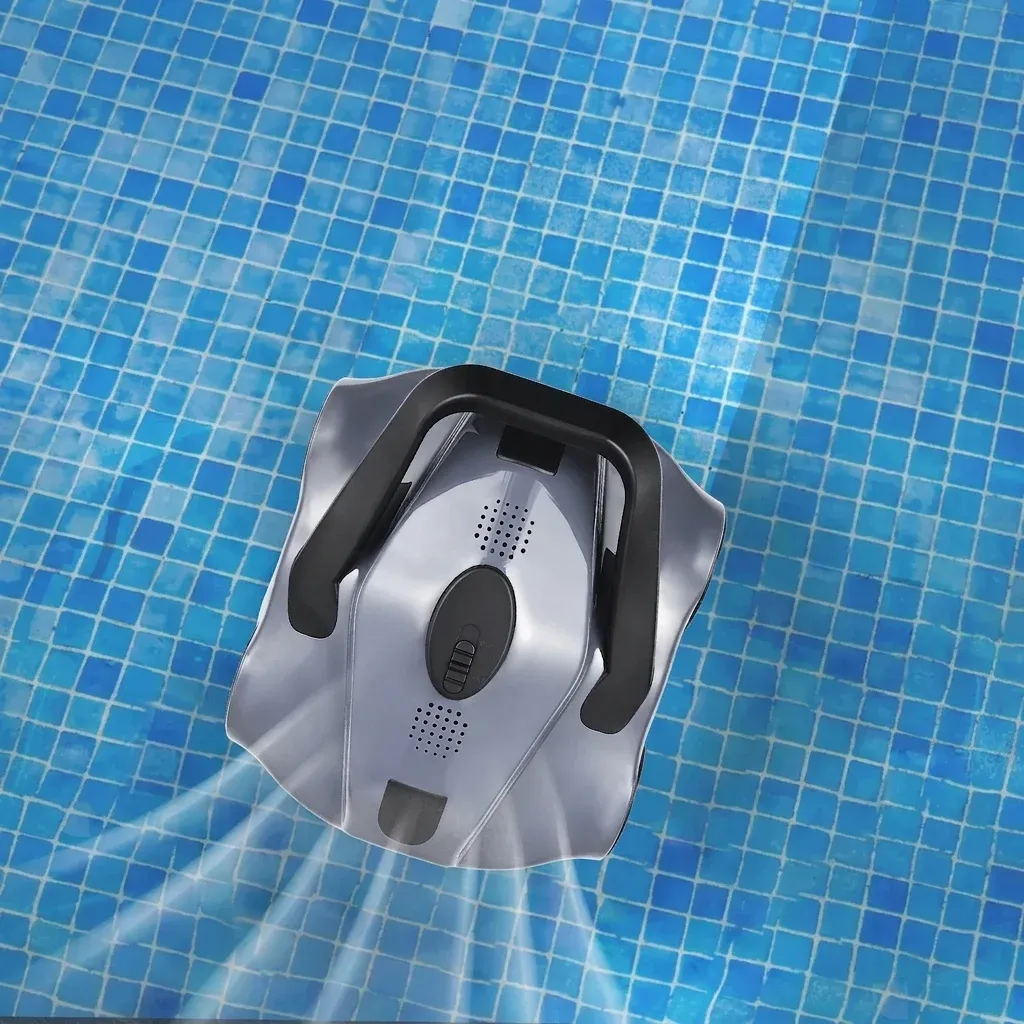 Безжичен робот за почистване на басейни
